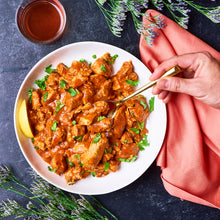 Load image into Gallery viewer, Sukhi&#39;s Chicken Tikka Masala in a bowl
